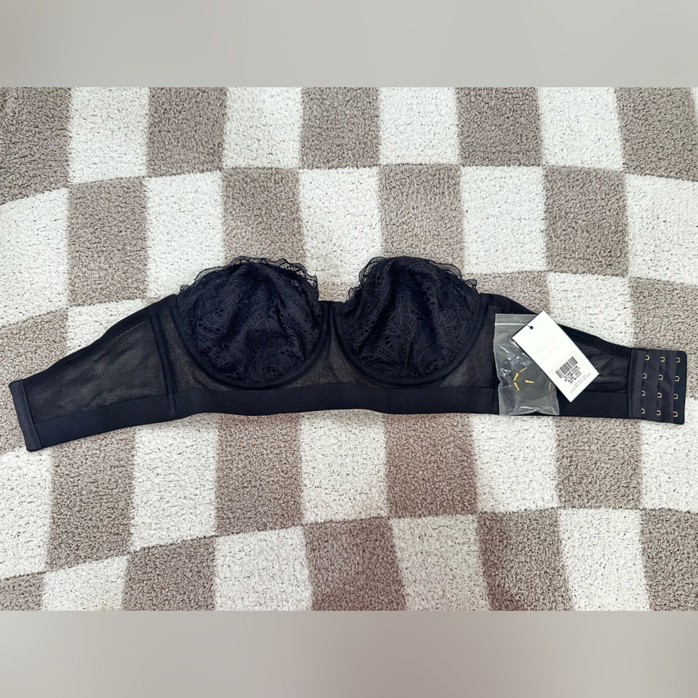 Lively Lace Strapless bra